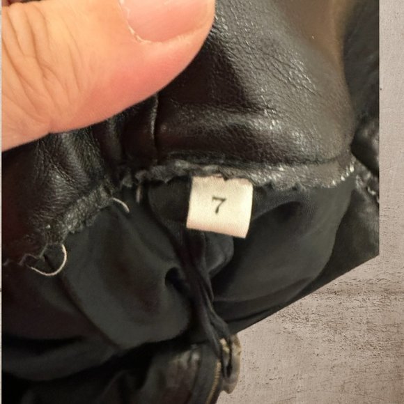 VINTAGE BLACK LEATHER 3/4 LENGTH PANTS (SZ 7) (EUC) - Picture 6 of 6